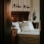 فندق مبيت وإفطار Kosbor Panzio 4*