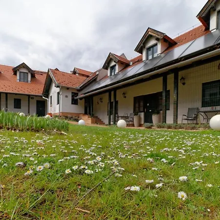 Kosbor Panzio Bed & Breakfast