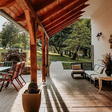 Kosbor Panzio Bed & Breakfast 4*