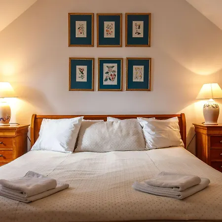 Kosbor Panzio Bed & Breakfast 4*