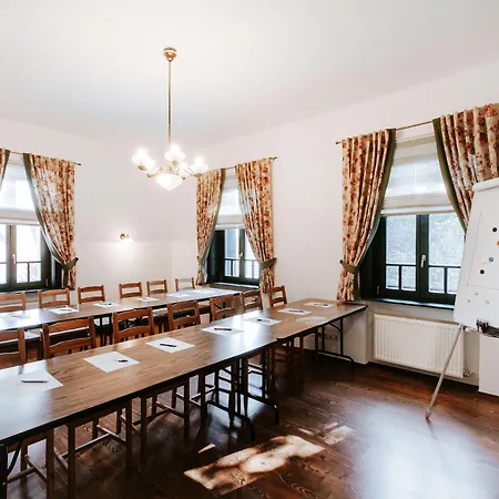 Kosbor Panzio Bed & Breakfast 4*
