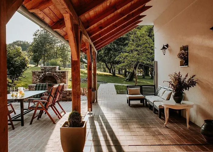 Kosbor Panzio Bed and Breakfast 4*